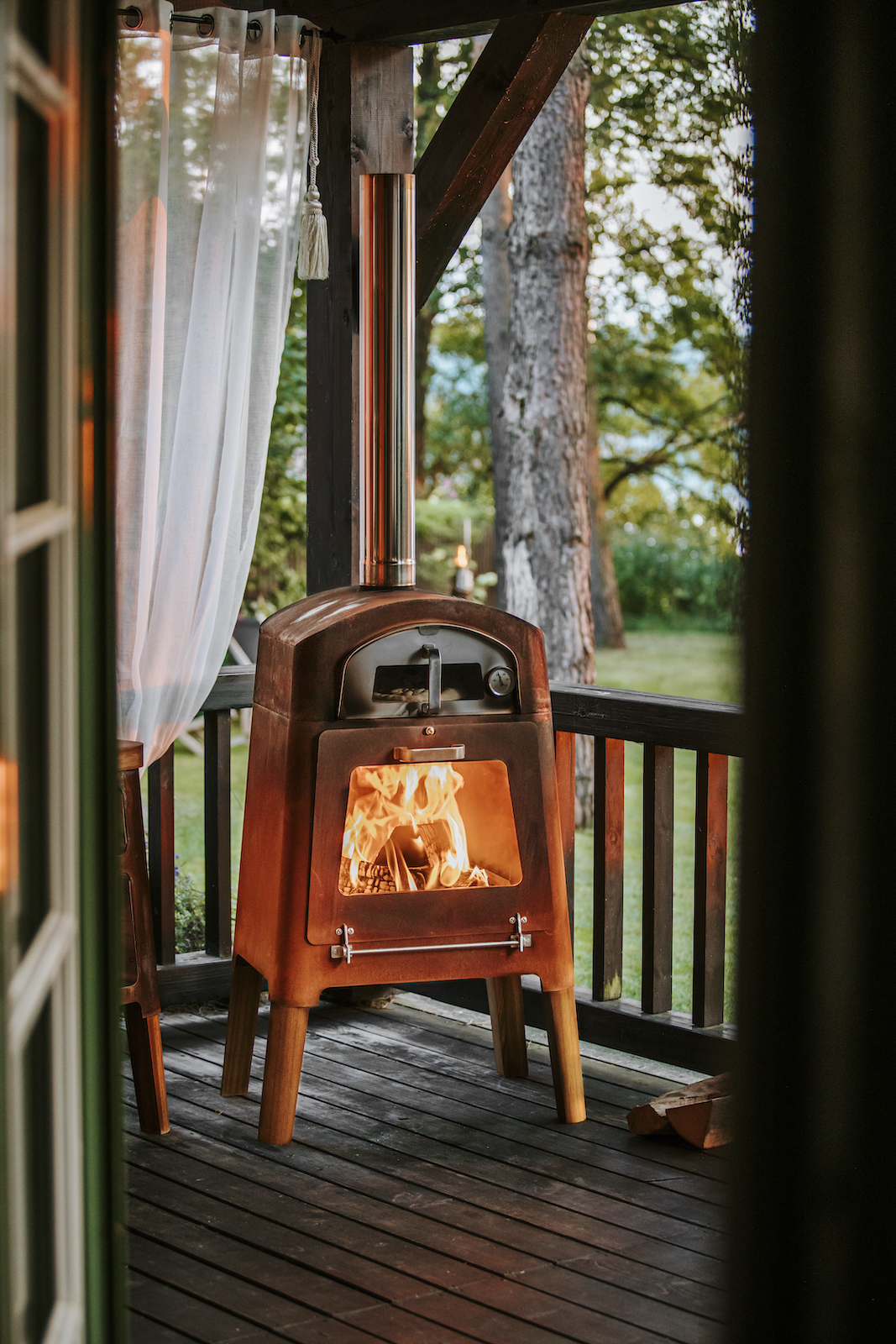 Masuria Kamin Nexo Corten Multifunktionaler Holzofen, Feuerstelle, Grill und Pizzaofen Masuria Kamin Nexo Corten Multifunktionaler Holzofen, Feuerstelle, Grill und Pizzaofen